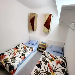  Guest house Amazing Couples Partition 7 Min Walking From Mall Of Emirates